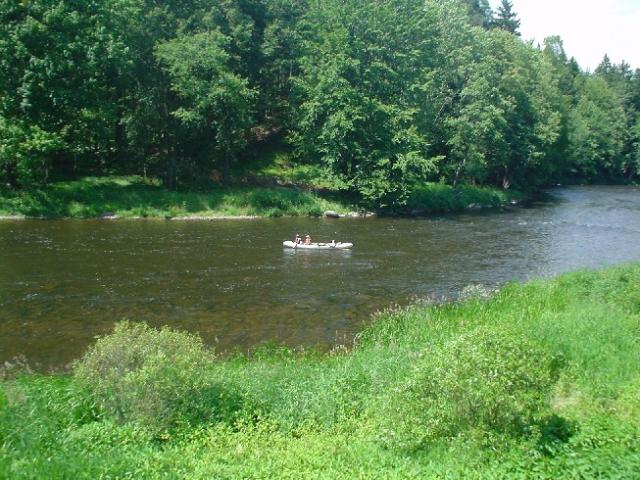 Vltava, lodě, červenec 2004 > DSC02465