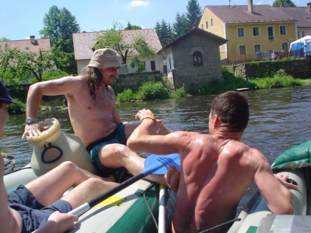 Vltava, hasiči, květen 2005 > DSC06734