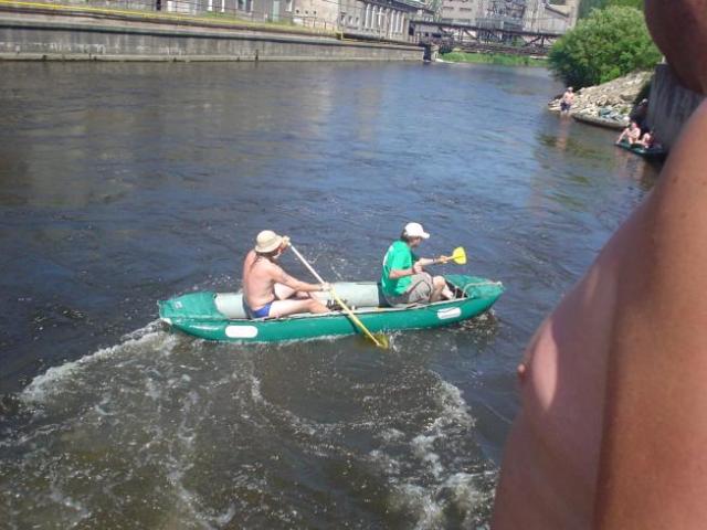 Vltava, hasiči, květen 2005 > DSC06844