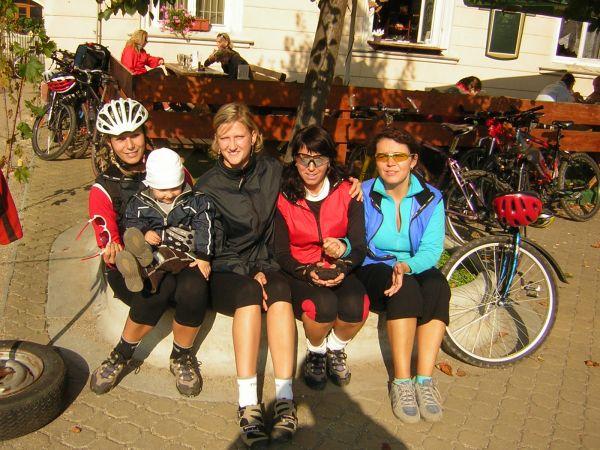 Morava, Znojmo, září 2007 > kola-zamek-sklipek (101)