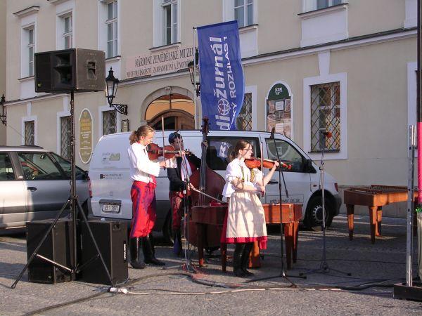 Morava, Znojmo, září 2007 > kola-zamek-sklipek (134)
