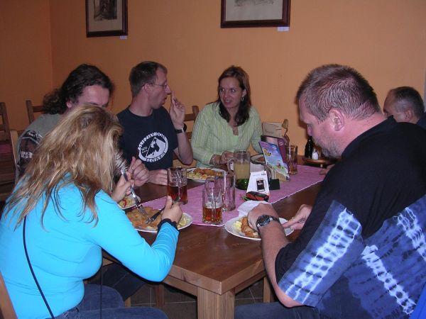 Morava, Znojmo, září 2007 > kola-zamek-sklipek (25)