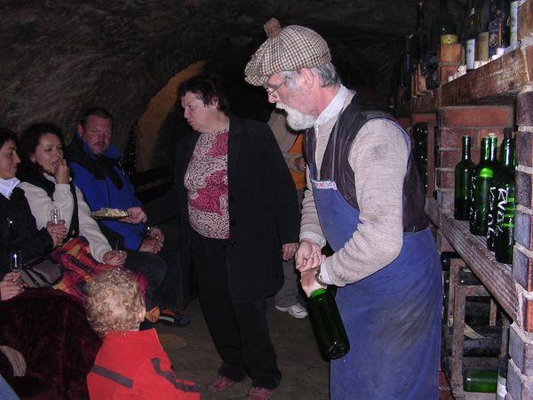 Morava, Znojmo, září 2007 > kola-zamek-sklipek (40)