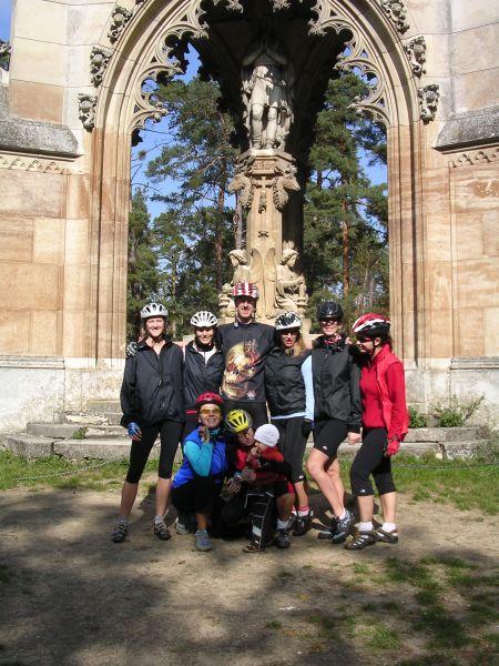 Morava, Znojmo, září 2007 > kola-zamek-sklipek (93)