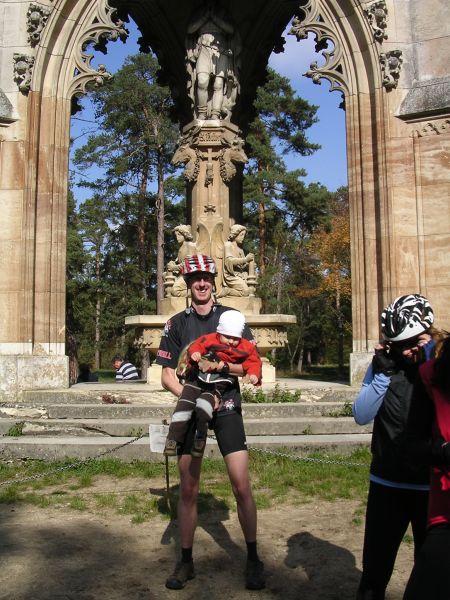 Morava, Znojmo, září 2007 > kola-zamek-sklipek (94)