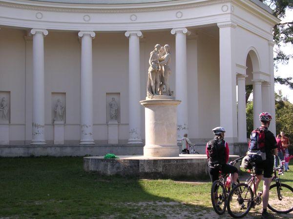 Morava, Znojmo, září 2007 > kola-zamek-sklipek (95)