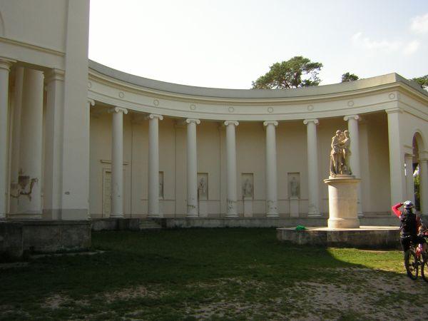 Morava, Znojmo, září 2007 > kola-zamek-sklipek (96)